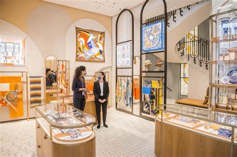 hermes milaneo|Hermes reopen in Via Montenapoleone, Milan celebreMagazine.